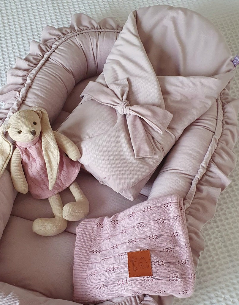 Infantilo PREMIUM bērnu kokons ar smalku samta volānu