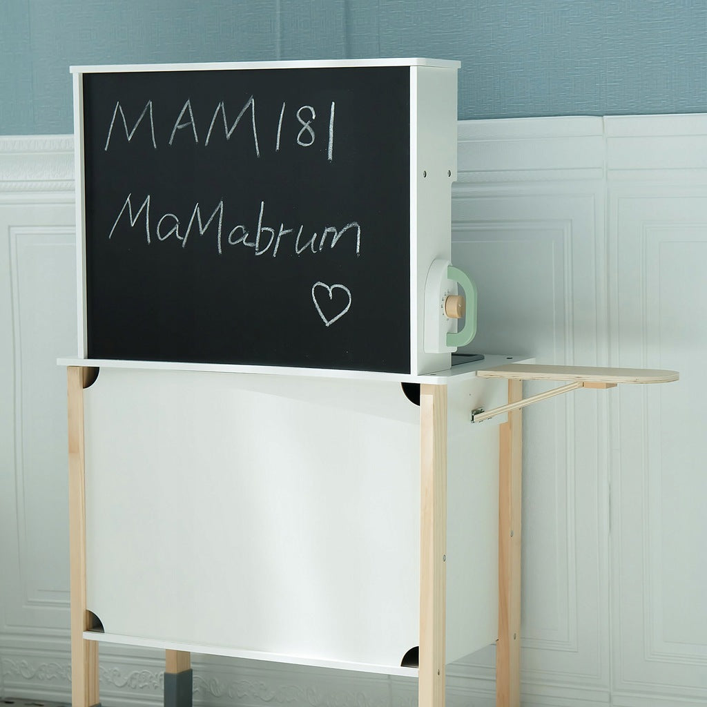 INTERAKTĪVA KOKA VIRTUVĪTE ar veļasmašīnu, trauku mazgājamo mašīnu un krīta tāfeli bērniem